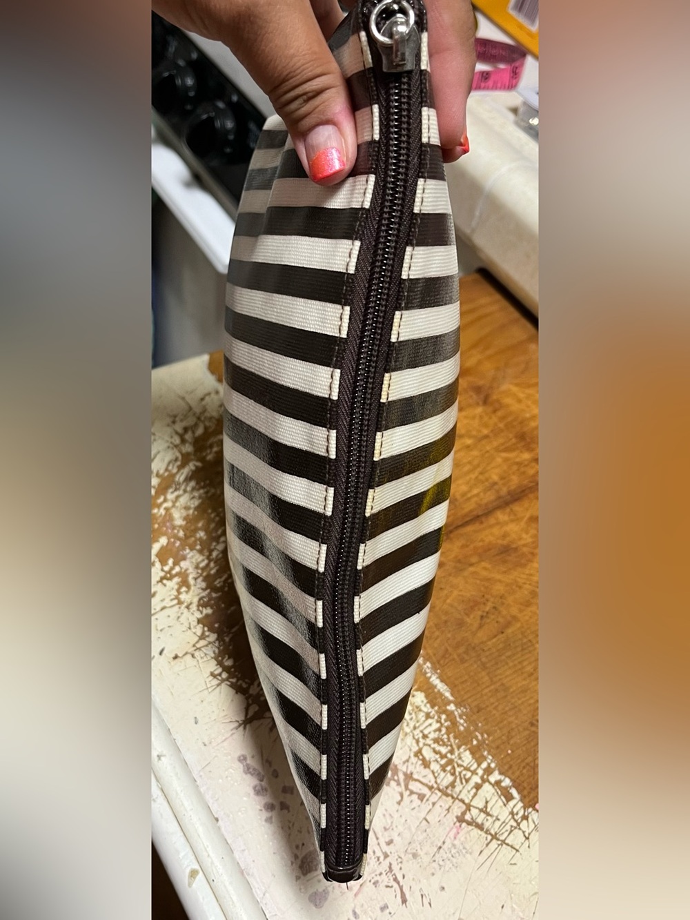Henry Bendel vintage brown white stripe PVC cosmetic bag . Good condition. - Picture 5 of 11